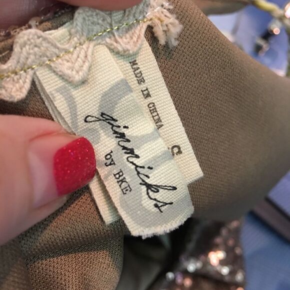 BKE Gold Sequin Chiffon Sleeveless Blouse Size Small - Picture 7 of 8